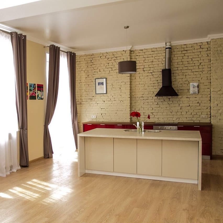 Кухня без верхних модулей