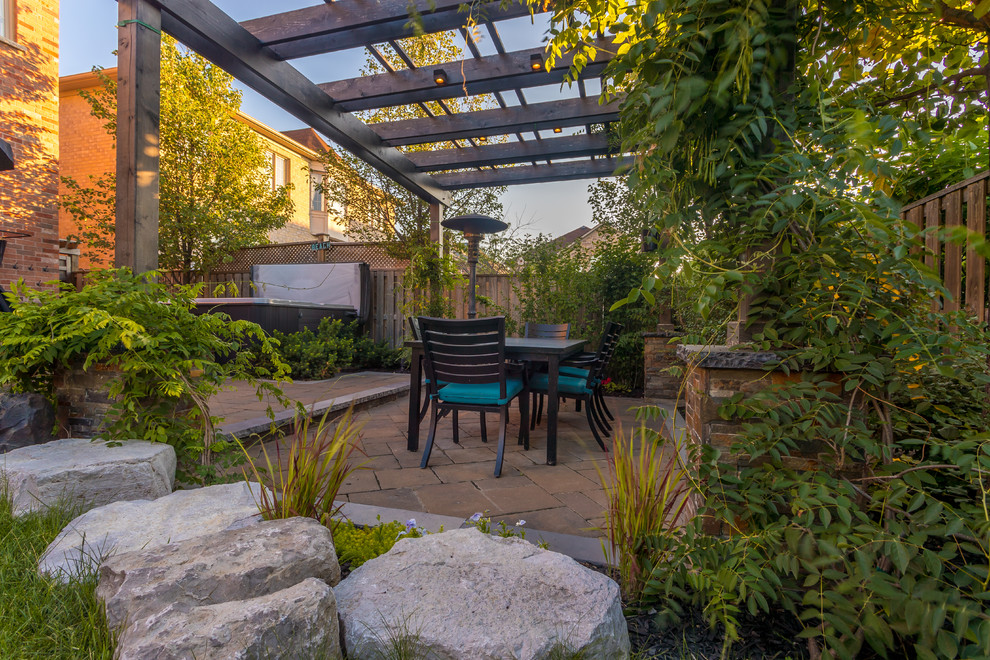 Design ideas for a transitional landscaping in Toronto.