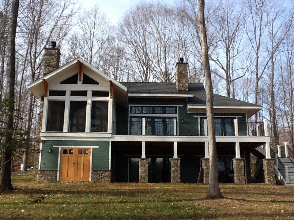 This is an example of a mid-sized arts and crafts home design in Richmond.