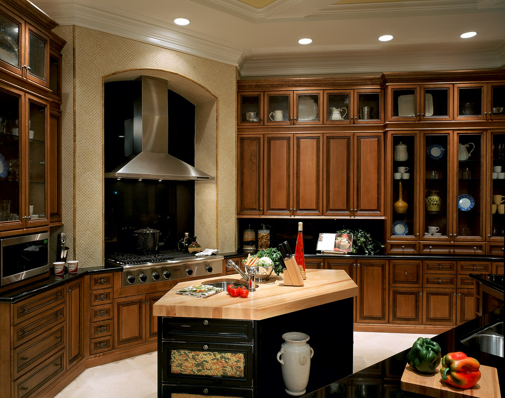 Design ideas for a traditional kitchen in Orlando.