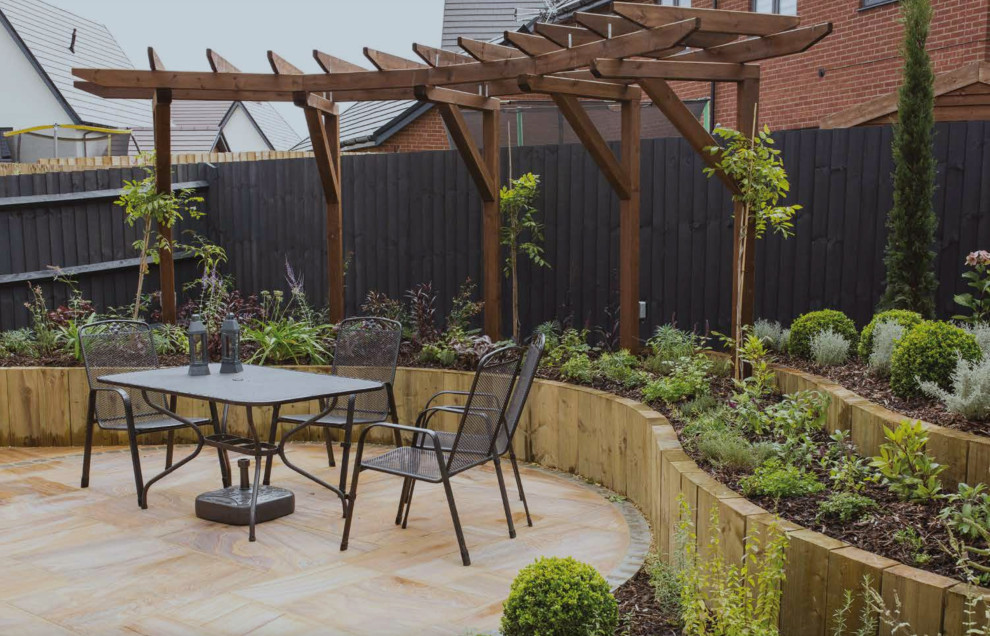 Mediterranean patio in Oxfordshire.