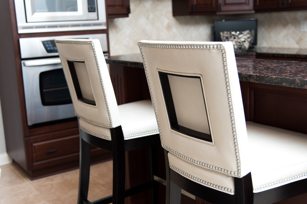 Kitchen - transitional kitchen idea