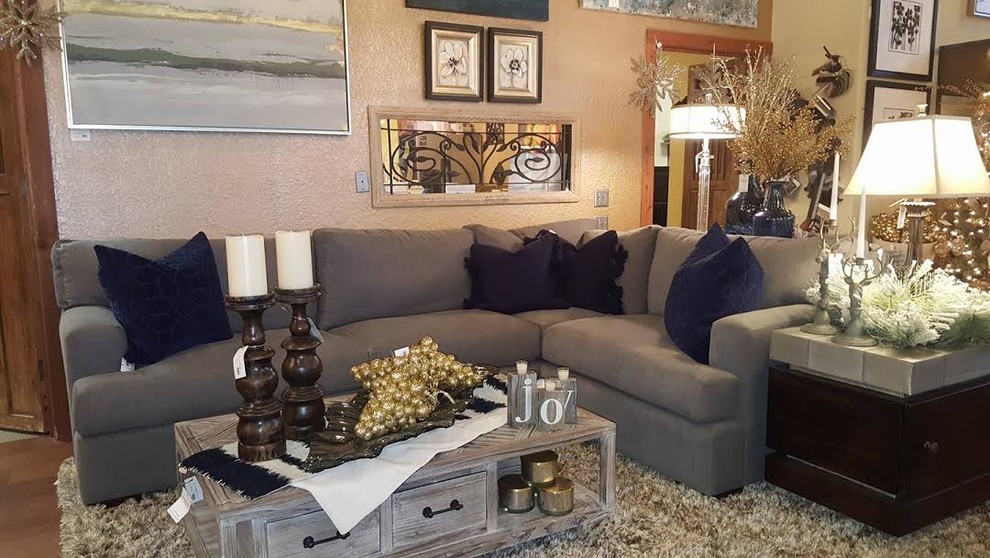 Transitional home design photo in Austin