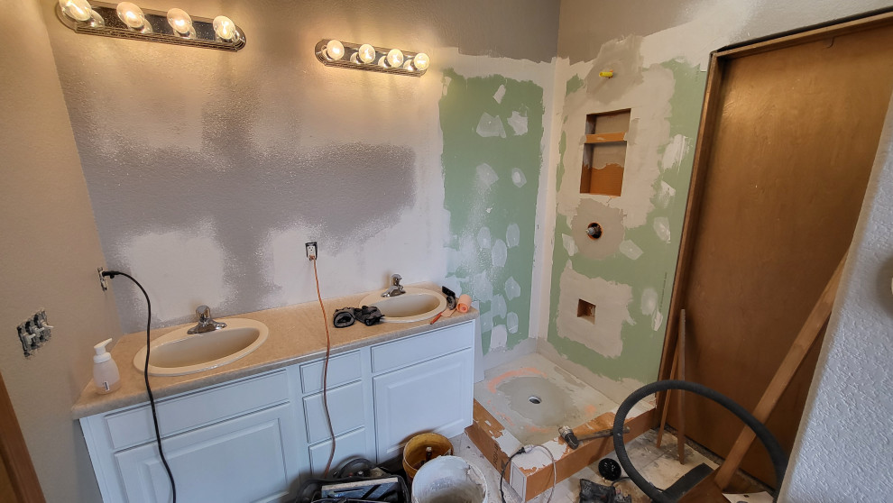 Modern Bathroom Remodel – Space-Enhancing Design