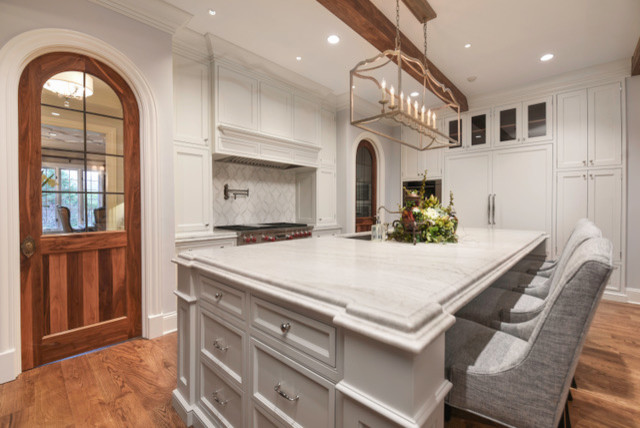 Example of a transitional kitchen design in Chicago