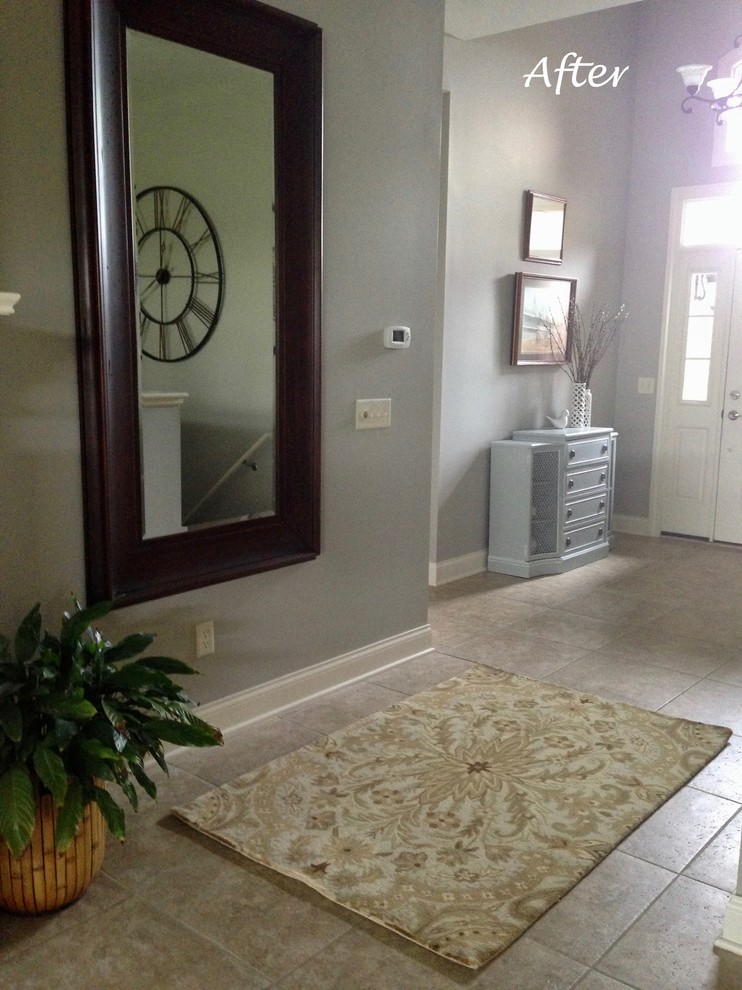 Entryway - transitional entryway idea in Cincinnati