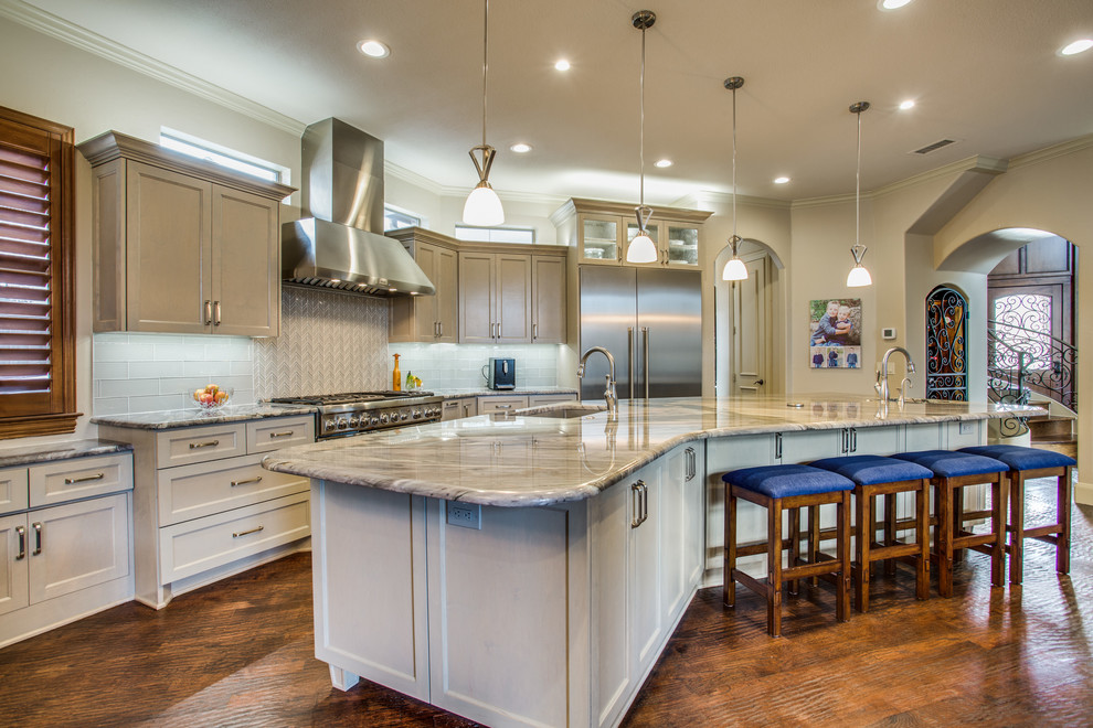 Photo of a transitional kitchen in Dallas.