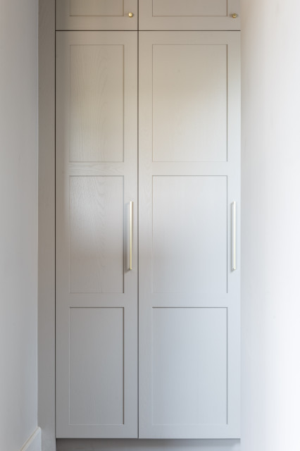 Modern Rustic Barn Conversion nyklassisk-opbevaring-og-garderobe