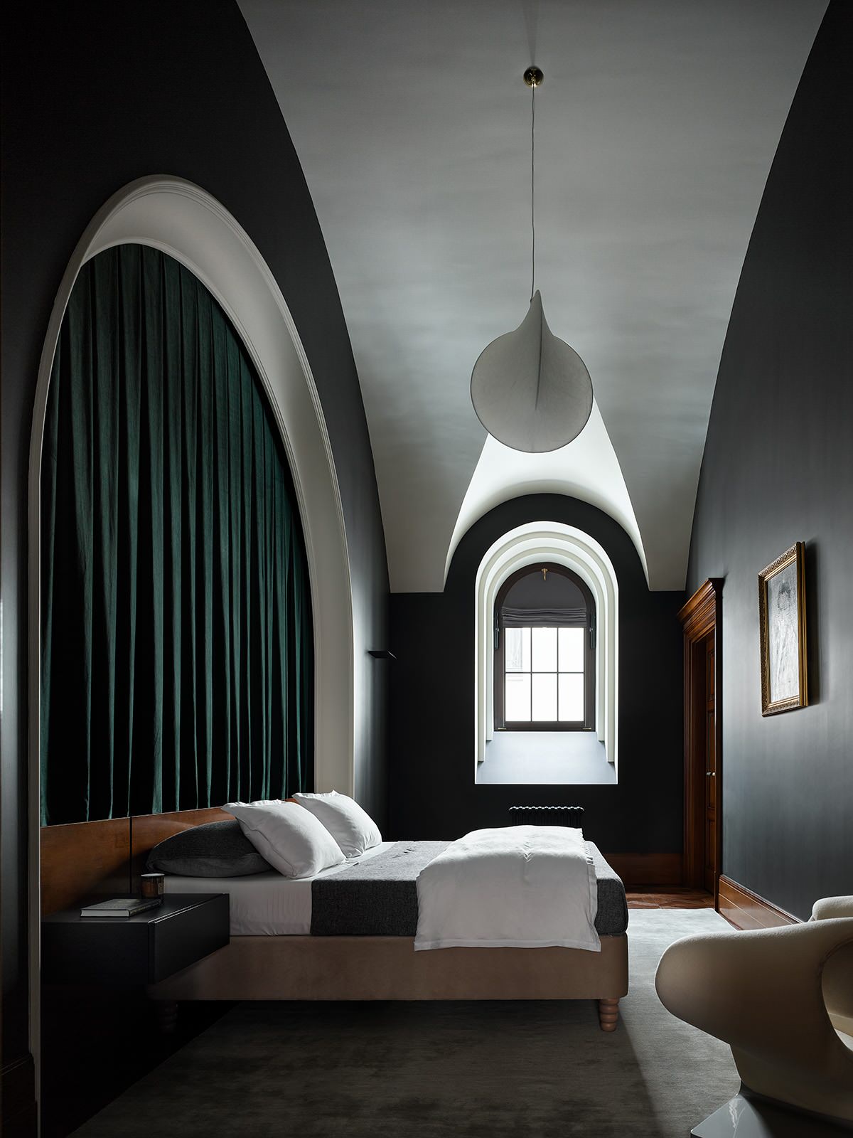 75 Beautiful Bedroom with Black Walls and a Vaulted Ceiling Ideas