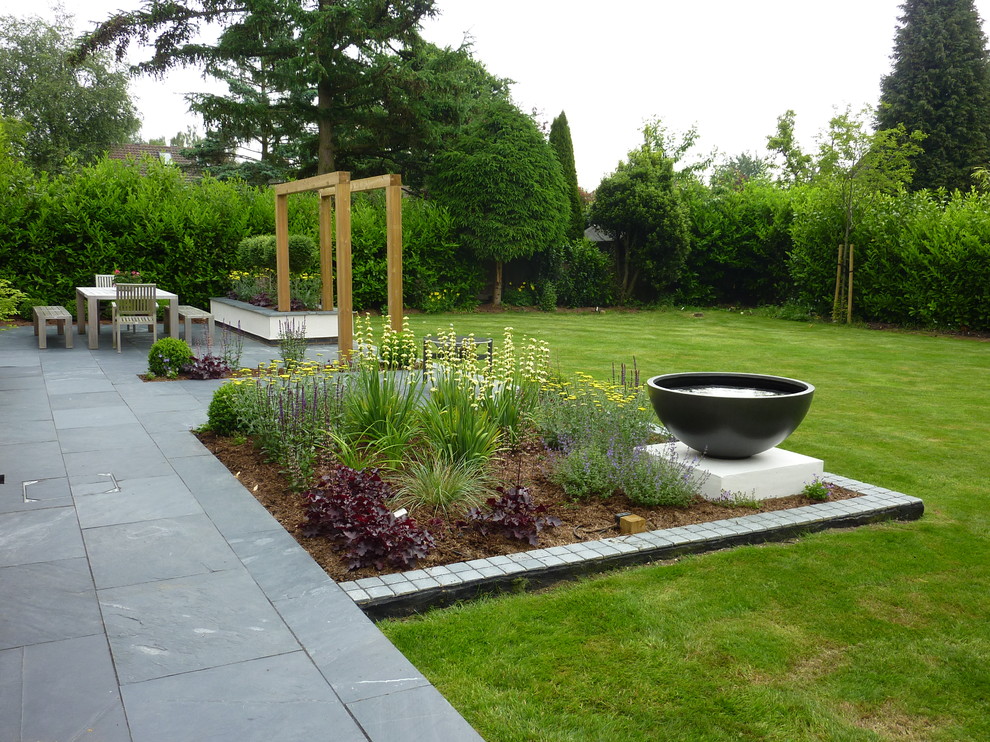 Design ideas for a modern garden in Buckinghamshire.