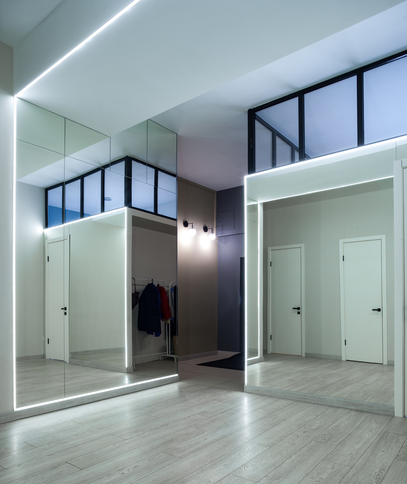 Дом с четырьмя лестницами