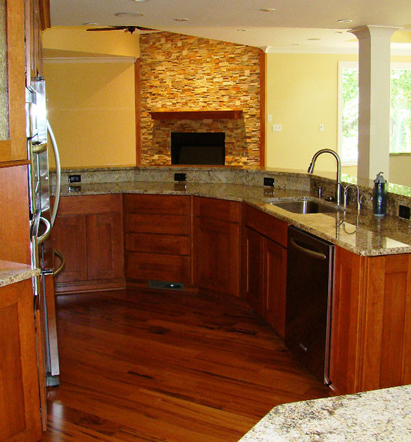 This is an example of a traditional kitchen in Raleigh with an undermount sink, granite benchtops and stainless steel appliances.