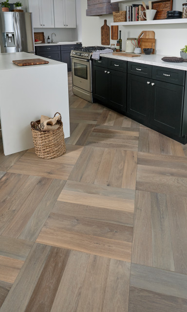 Black & White Farmhouse Kitchen - Lexington Temple, Engineered, White