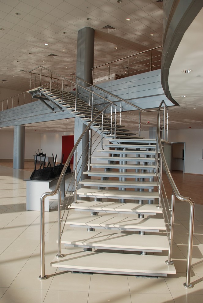 Автосалон Тойота на Новорижском шоссе ( ступени из агломерата )