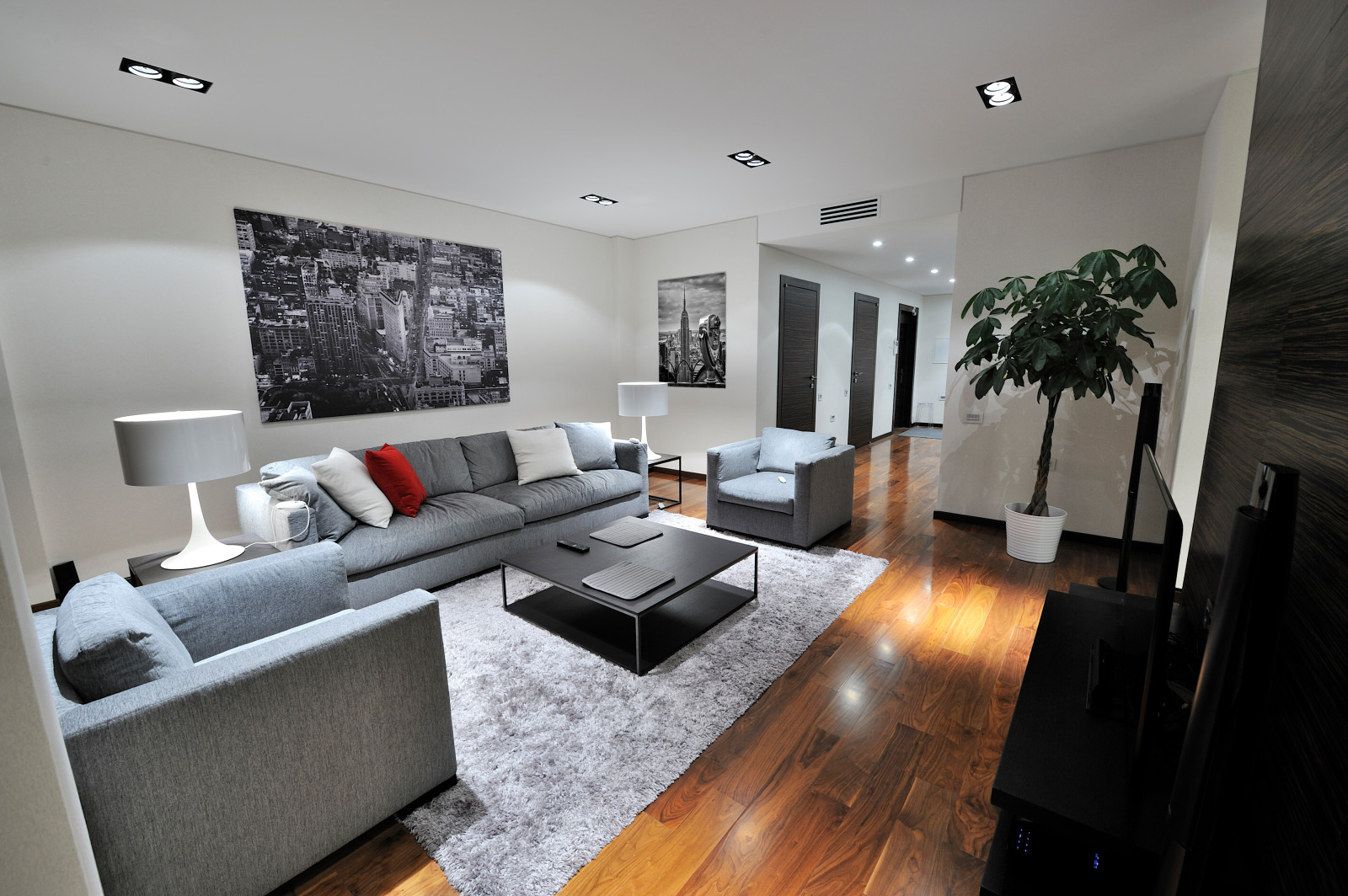 В центре большого города