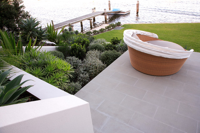 Longueville modern-garden