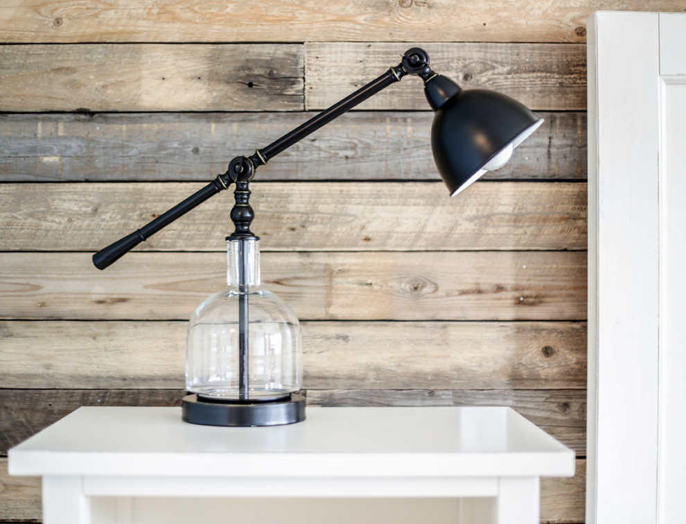 Home design - rustic home design idea in Calgary