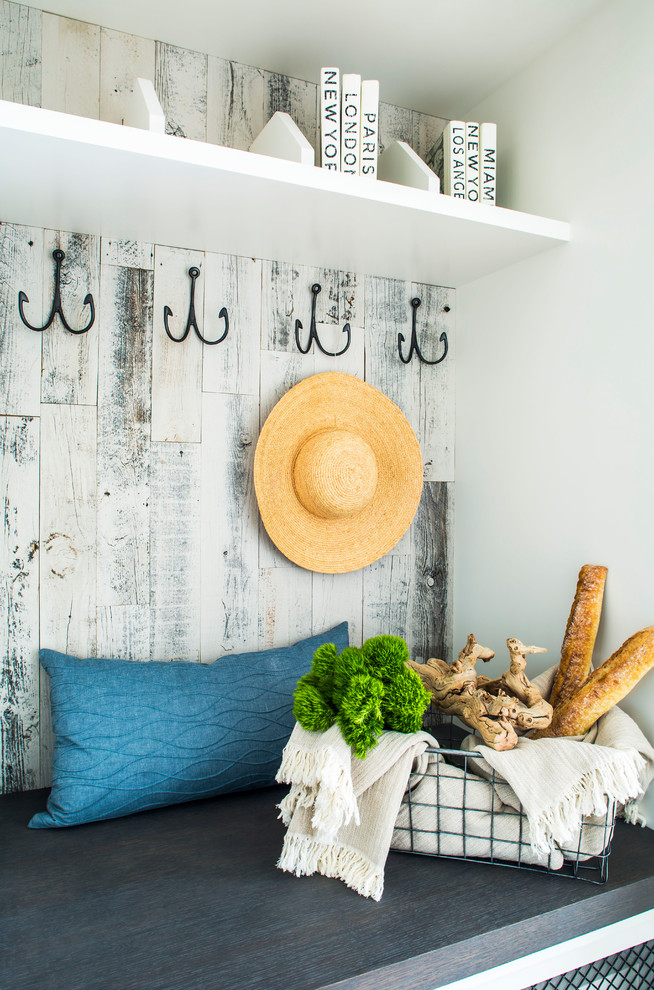 Inspiration for a transitional home design remodel in Atlanta
