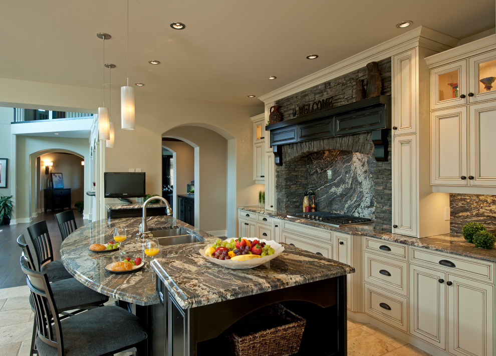 Kitchen - large traditional kitchen idea in Calgary