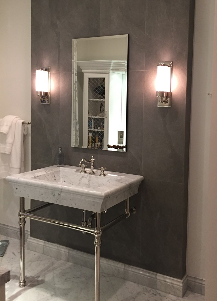 Bathroom - mid-sized transitional bathroom idea in Chicago