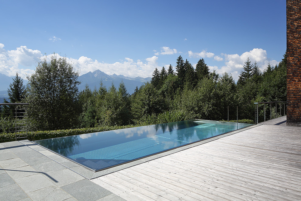 Moderner Pool in München