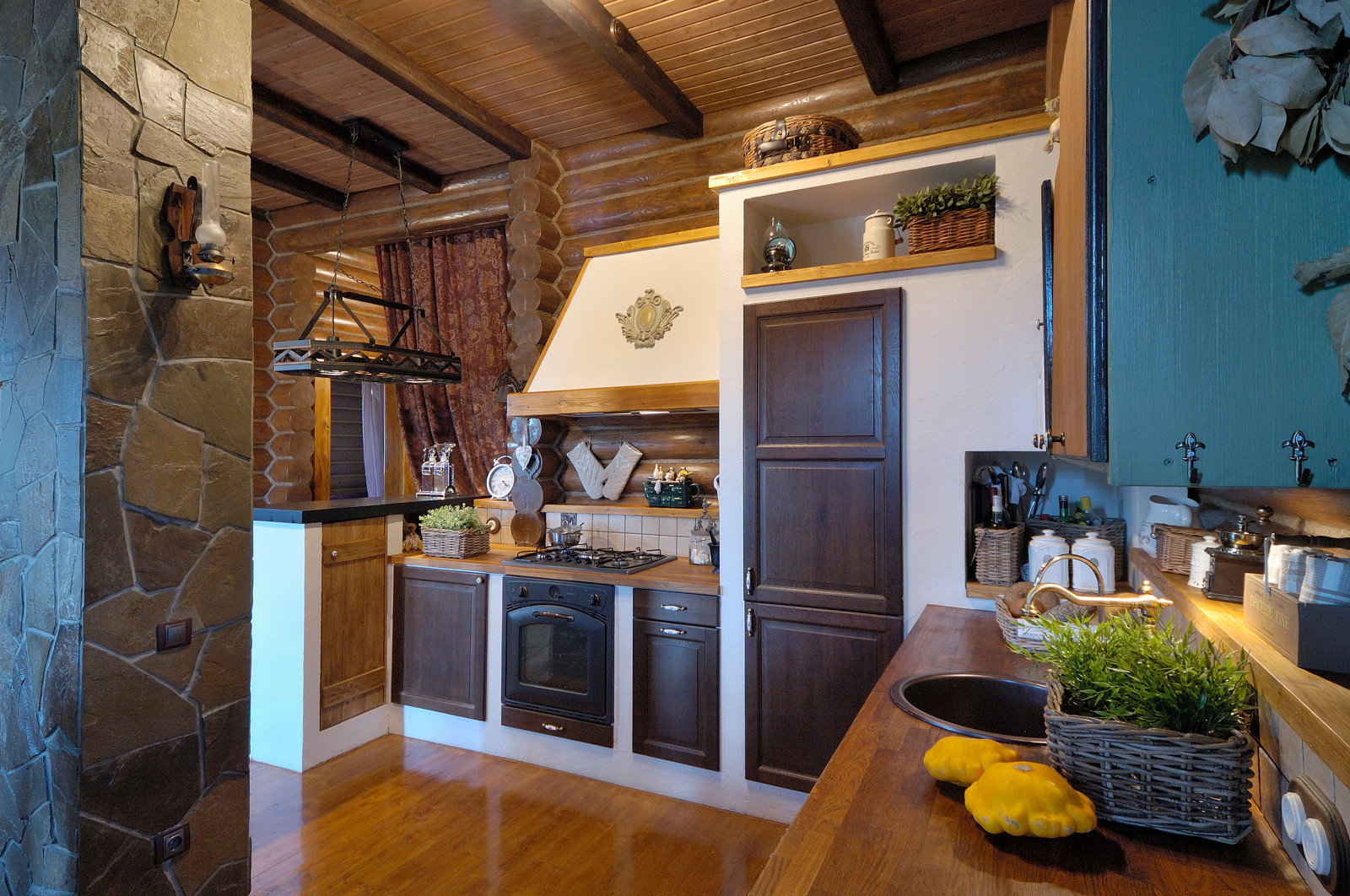 Гостиная в бревенчатом доме