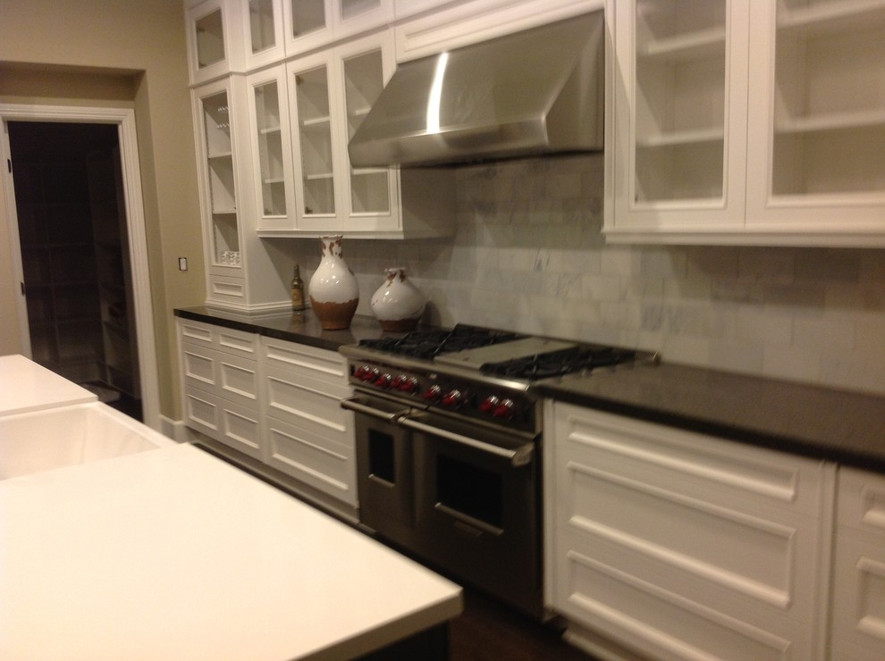 Transitional kitchen photo in Orange County