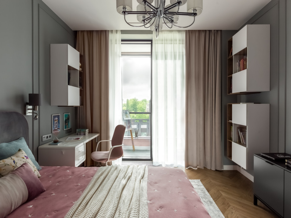 This is an example of a mid-sized contemporary kids' bedroom for kids 4-10 years old and girls in Moscow with grey walls, medium hardwood floors and beige floor.