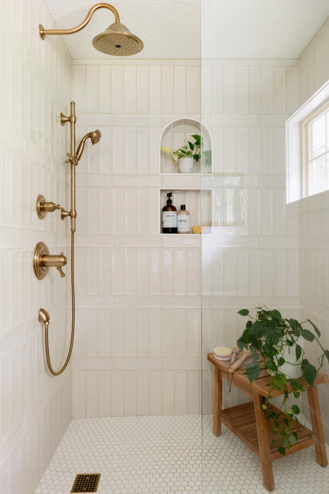 Inspiration for a transitional bathroom remodel in Minneapolis