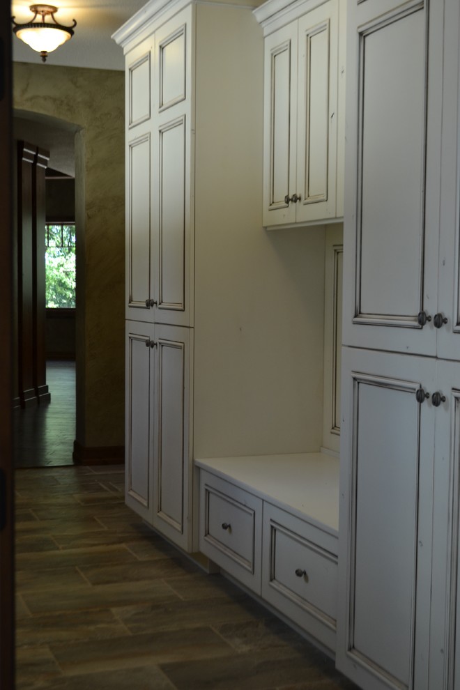 Inspiration for a rustic home design remodel in Minneapolis