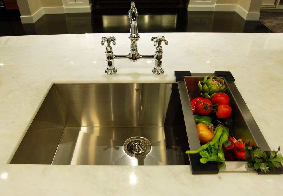 Example of a transitional kitchen design in Miami