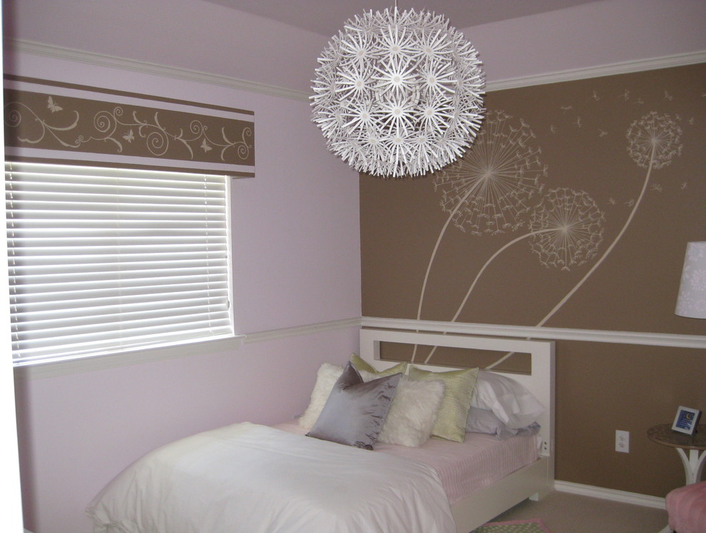 Example of a transitional home design design in Dallas