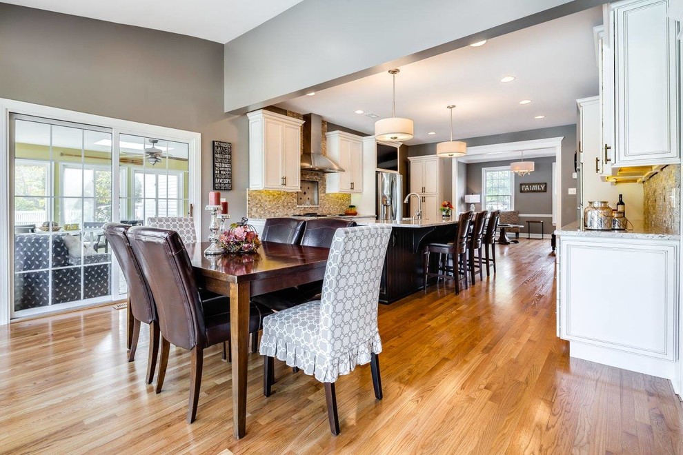 Inspiration for a transitional home design remodel in New York