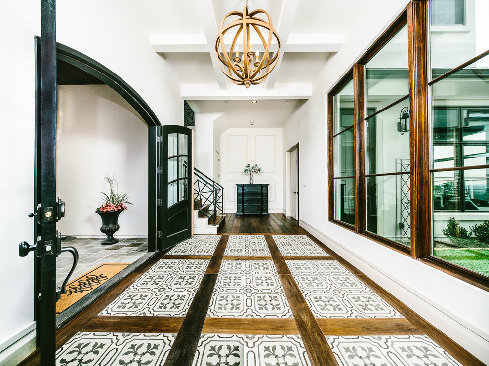 This is an example of a traditional entryway in Austin with white walls.