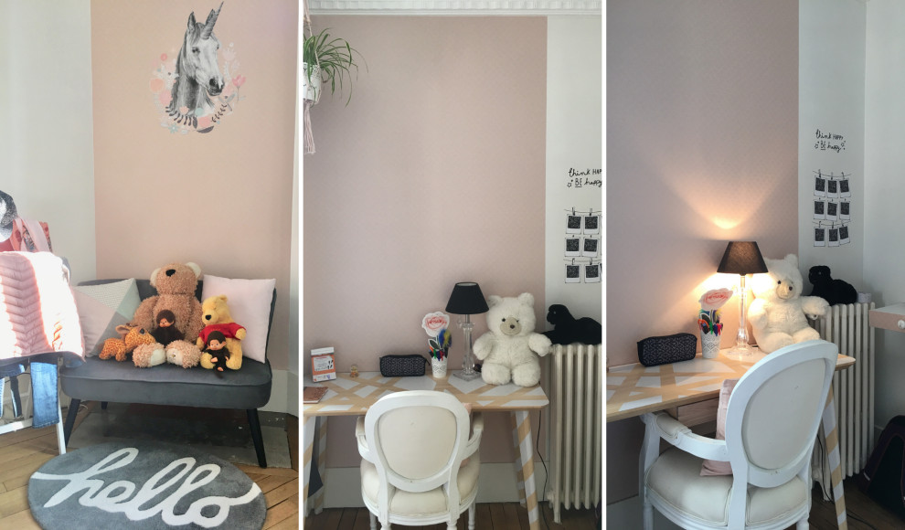 Mittelgroßes Klassisches Kinderzimmer mit Arbeitsecke, rosa Wandfarbe, braunem Holzboden, braunem Boden und Tapetenwänden in Paris