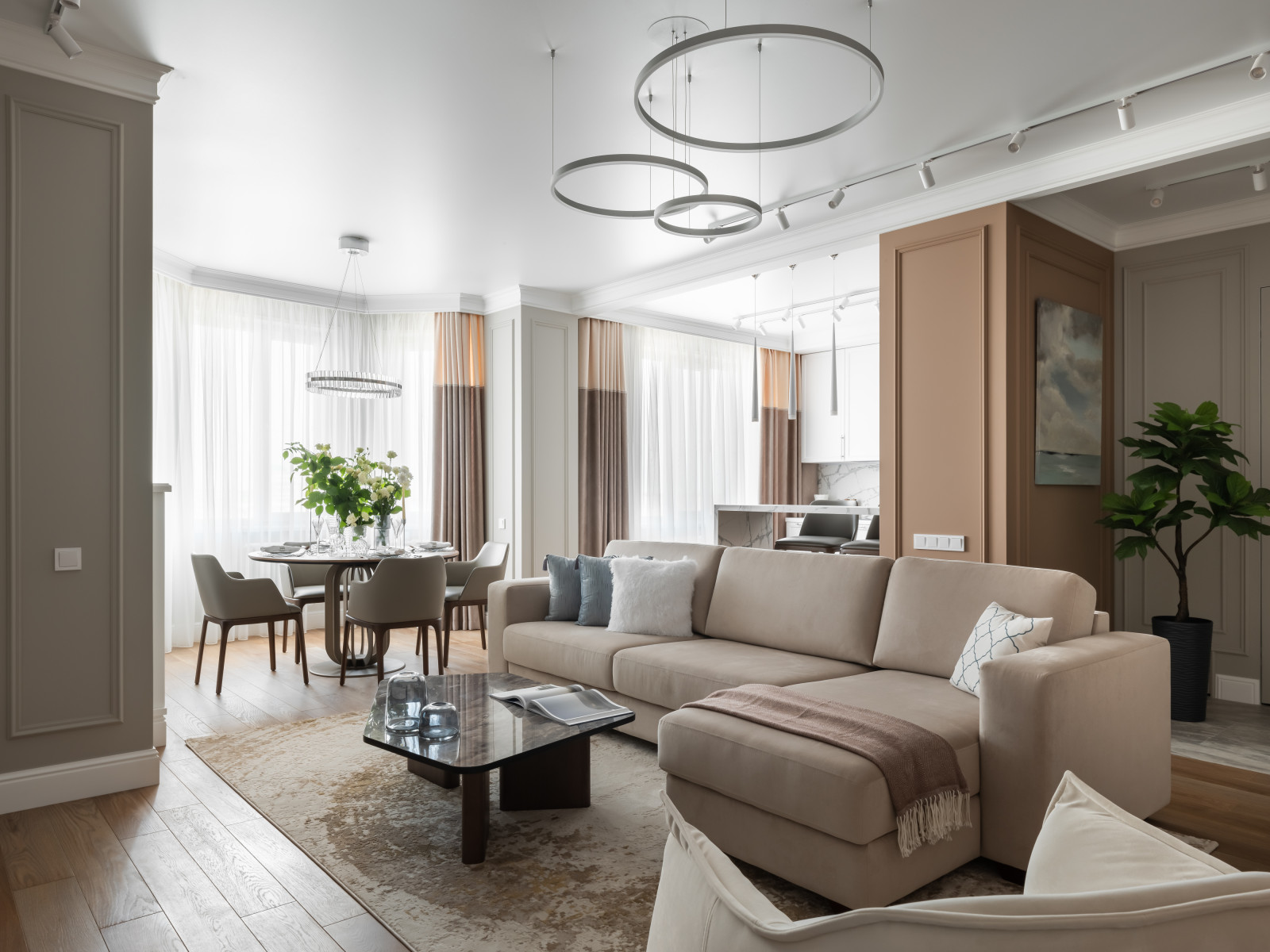 Реализация квартиры в стиле современная классика для семейной пары с ребенком