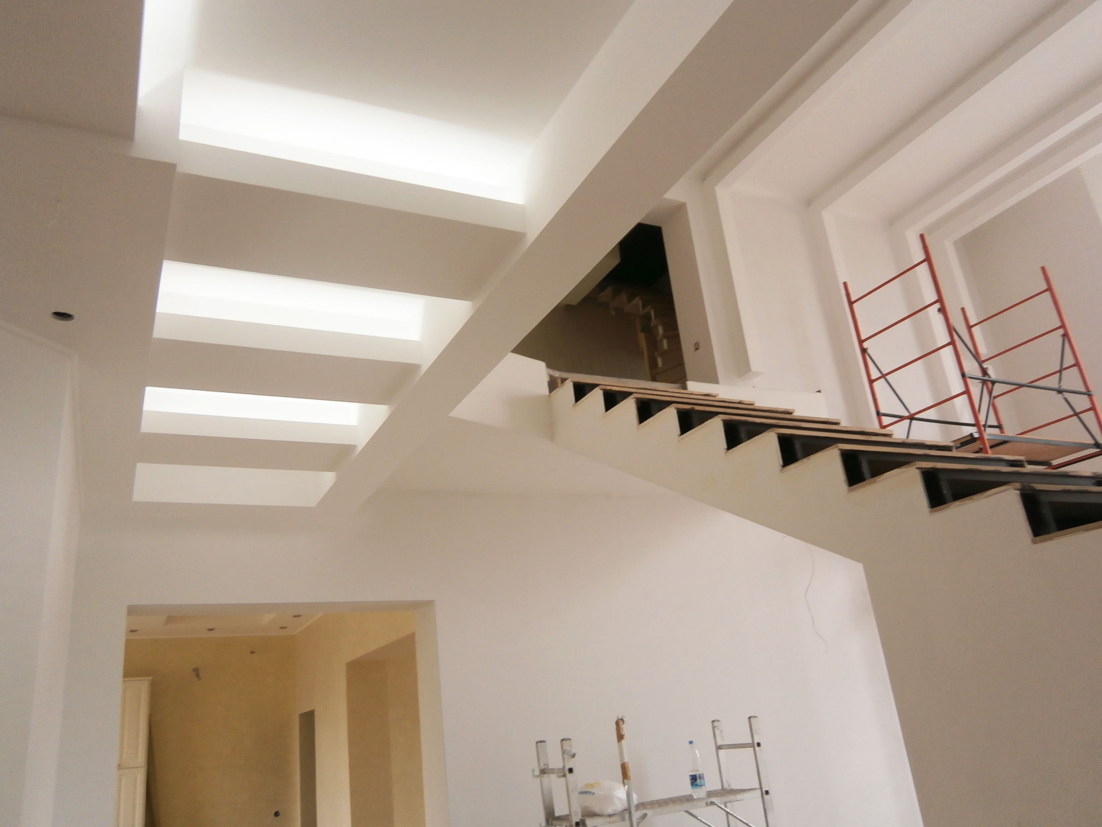 Холл первого этажа, в процессе реализации проекта