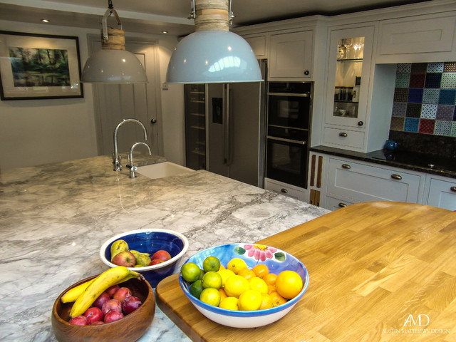 Colourful Kitchen with Patchwork Backsplash eclectico-cocina