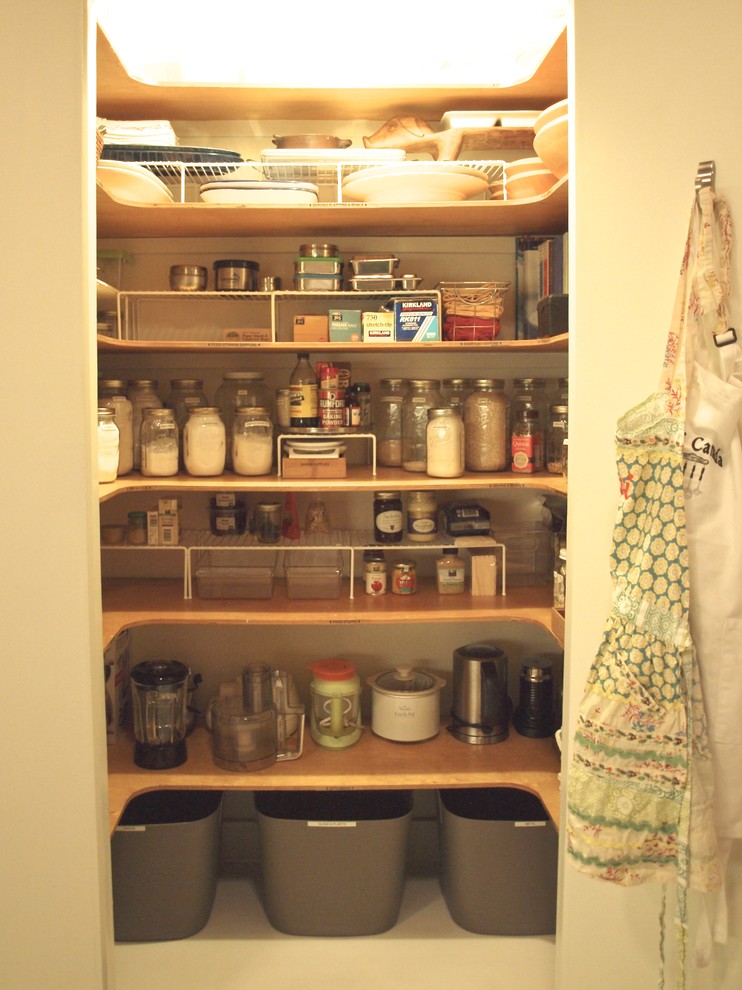 This is an example of a country kitchen pantry in New York.