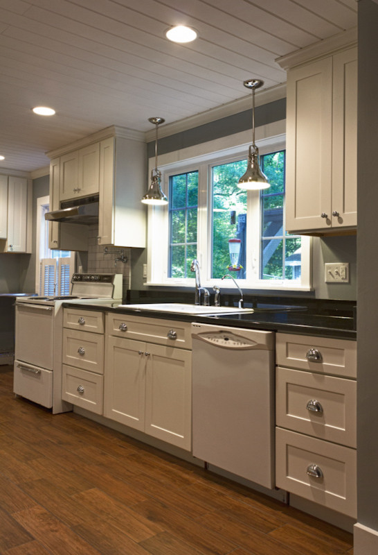 White Kitchen Cabinets | Mission Cabinets | CliqStudios - Contemporary - Kitchen - Minneapolis ...