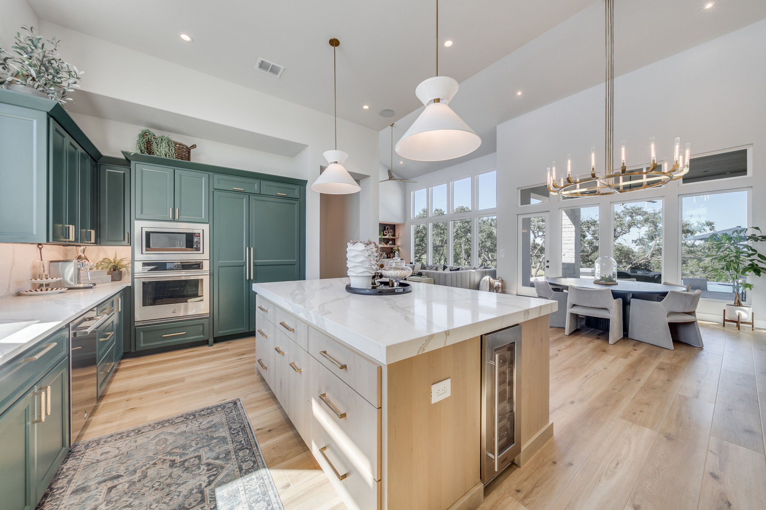 Modern European: 3,830 ft², 4 BR/3 BA/1 ST
