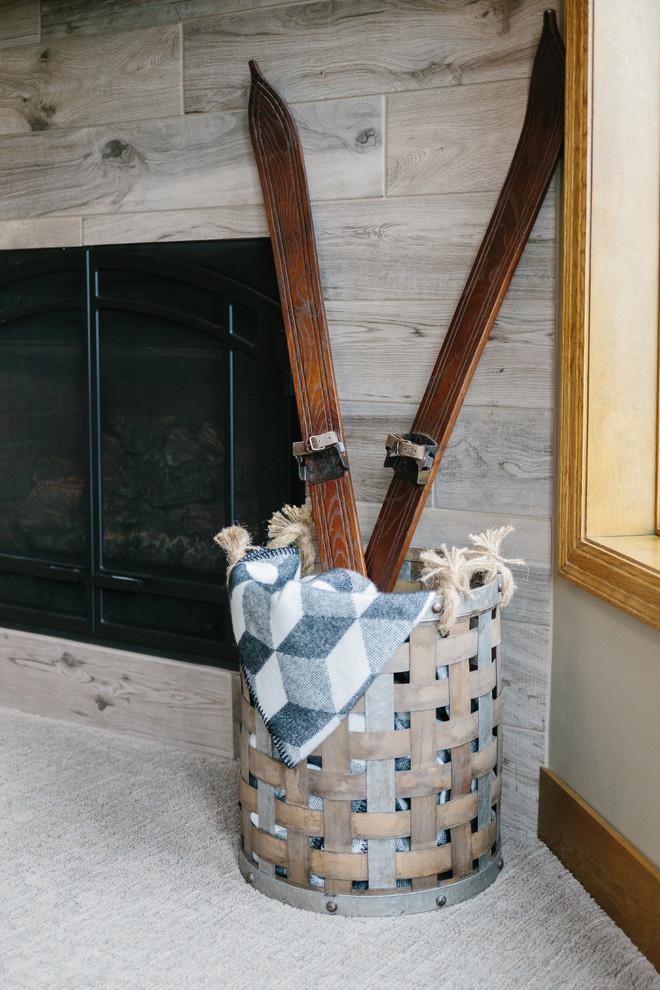 Inspiration for a transitional basement remodel in Minneapolis