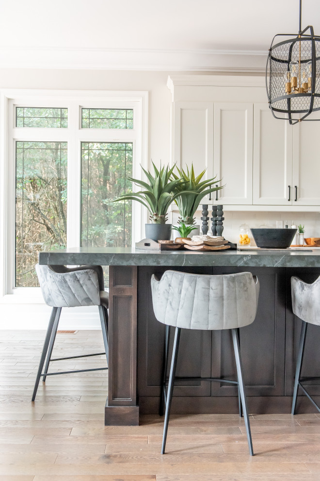 Example of a transitional home design design in Toronto