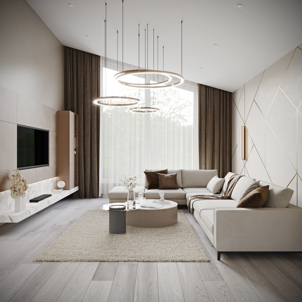 Стильный дизайн: гостиная комната с бежевыми стенами, полом из ламината, телевизором на стене, зоной отдыха и ковром на полу без камина - последний тренд