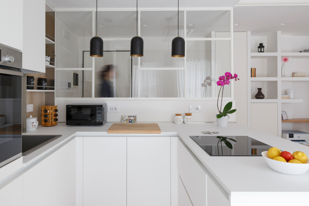 Inspiration for a modern kitchen in Rome.