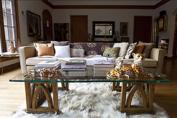 Inspiration for a traditional living room in Toronto.
