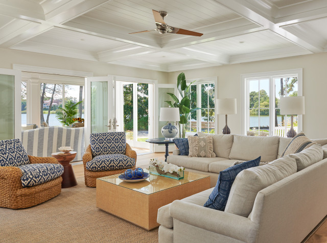Lakefront Home stile-marinaro-soggiorno