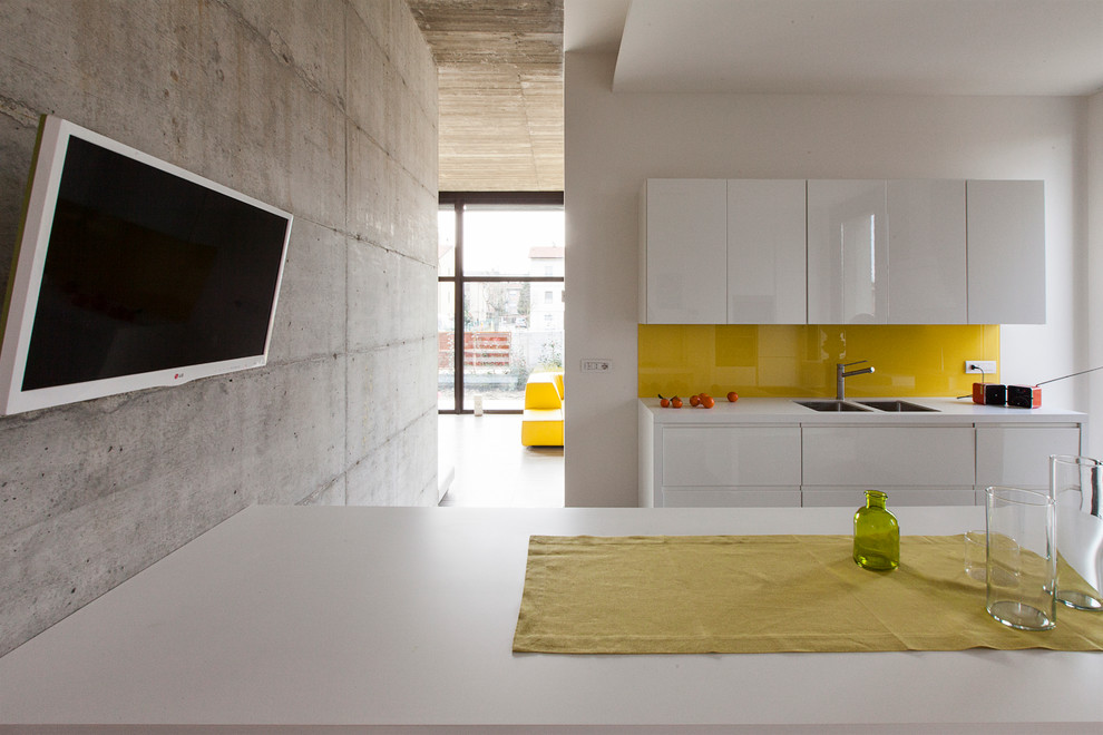 Design ideas for a contemporary home design in Bologna.