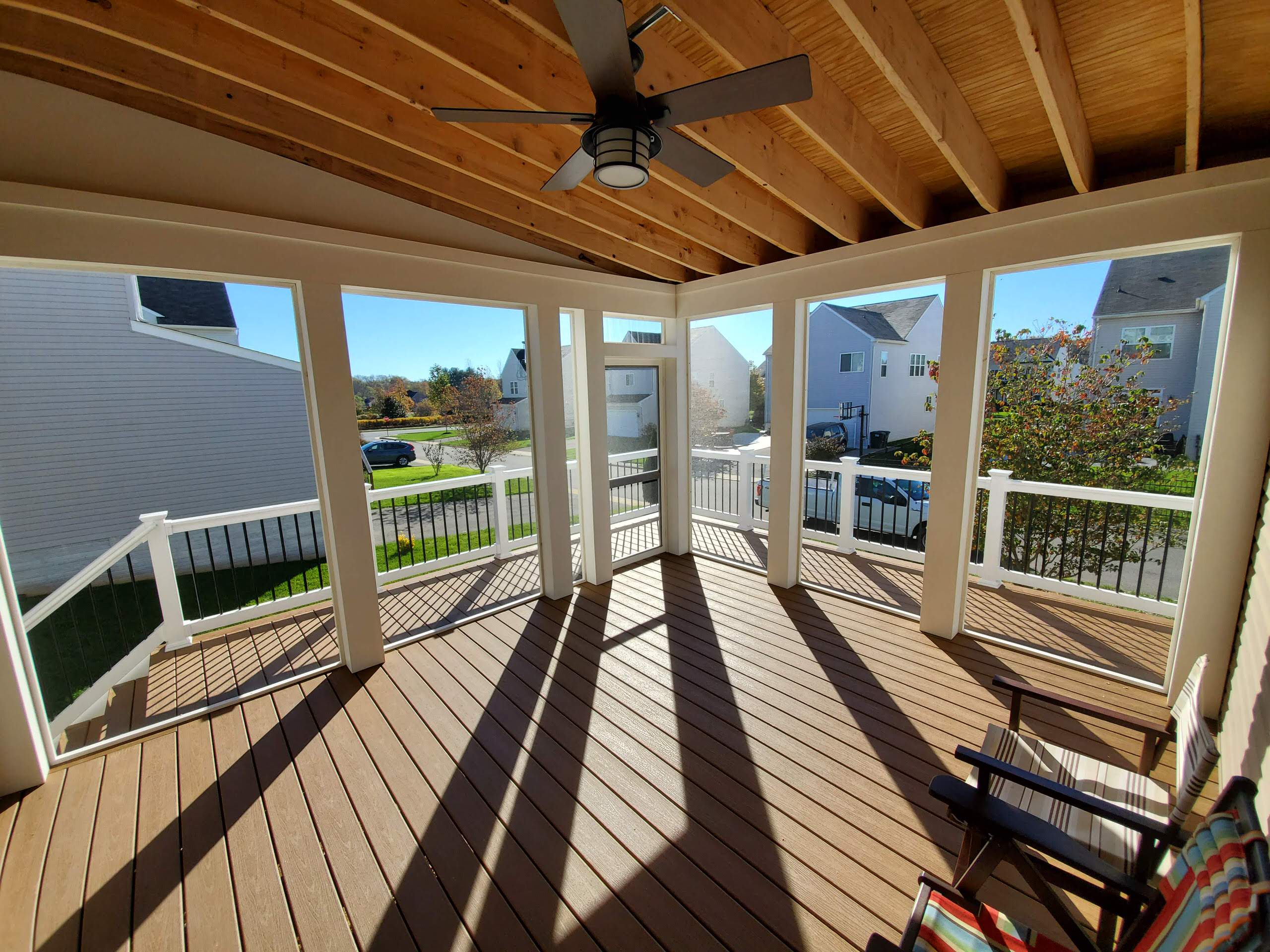 Screened in deck w/ outer walkway