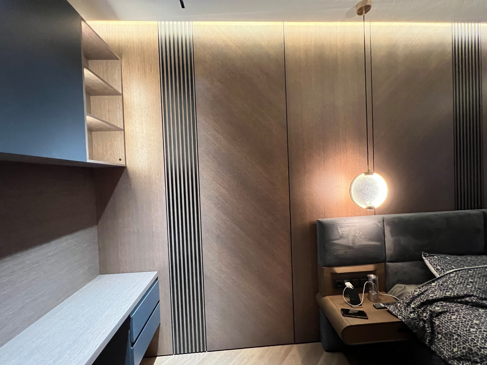 Панелирование спальни